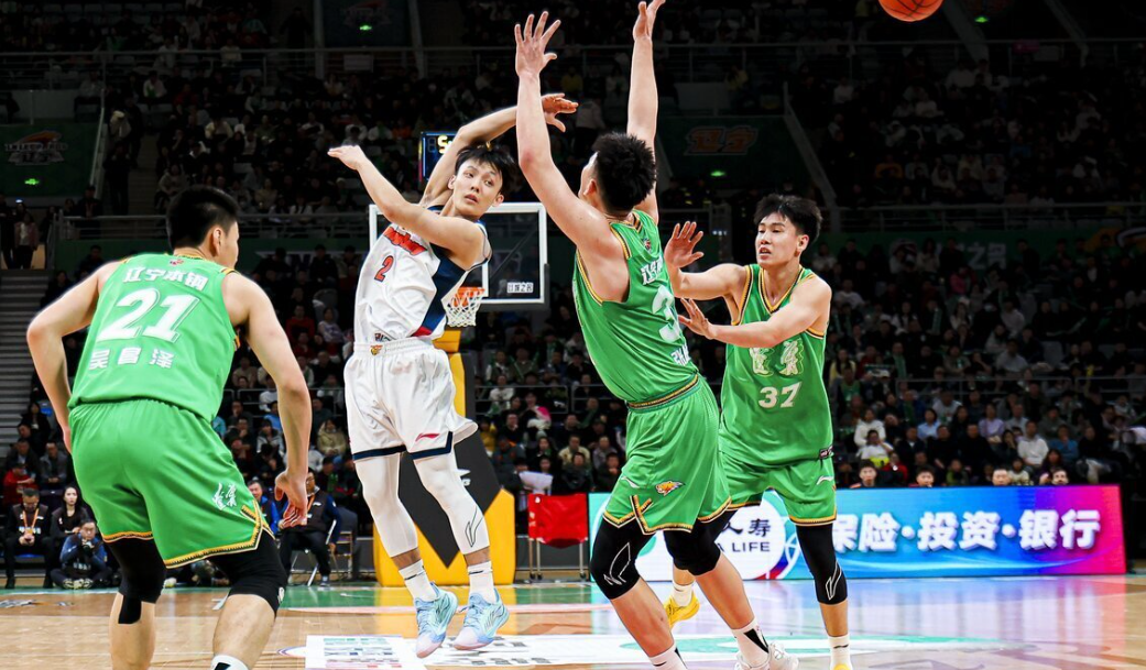 破案！能赢辽宁44分，杜锋却早早鸣金收兵原因找到，粤媒说出实情